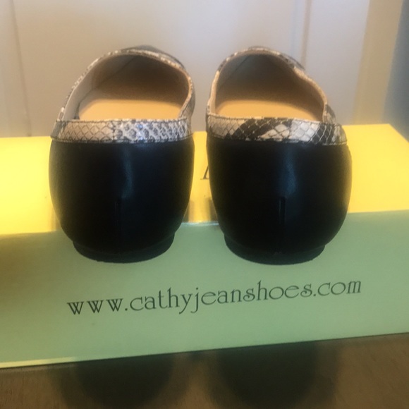 Cathy Jean Leopard Flats - Picture 4 of 8